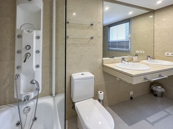 Spacious 4-Bedroom Penthouse with Stunning Views in Sol de Mallorca