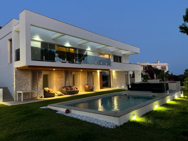 Villa moderna en venta en Cala Vinyes
