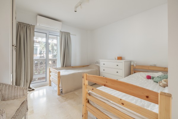 Flat with unique views on the seafront in Illetas