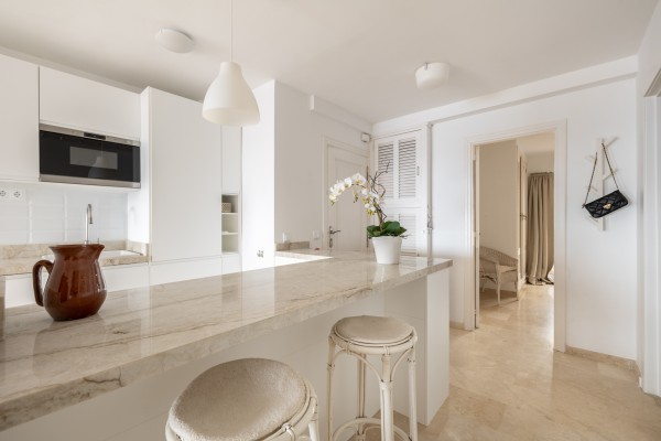 Flat with unique views on the seafront in Illetas