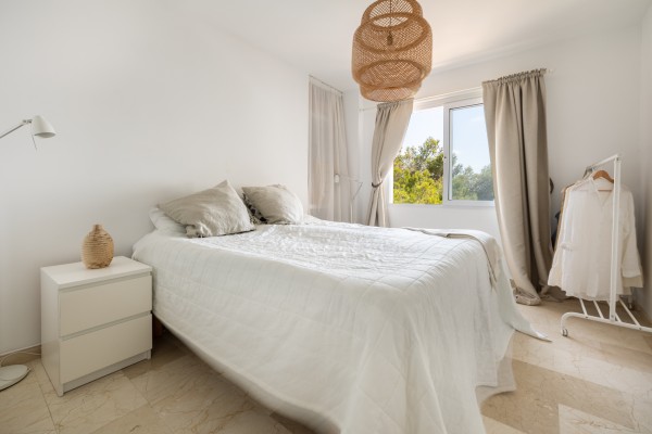 Flat with unique views on the seafront in Illetas