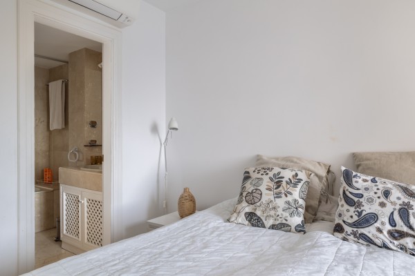 Flat with unique views on the seafront in Illetas