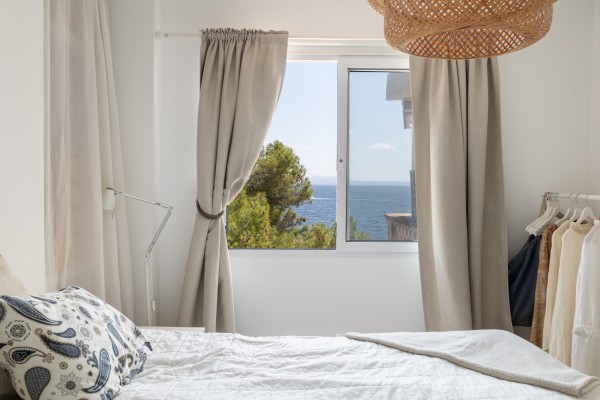 Flat with unique views on the seafront in Illetas
