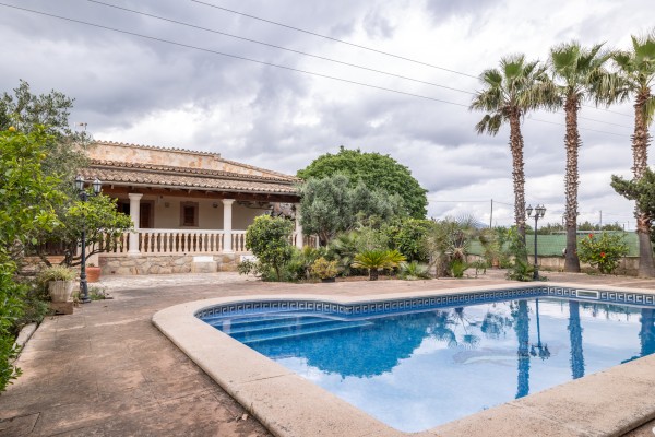 4 bedroom house for sale in Looseta