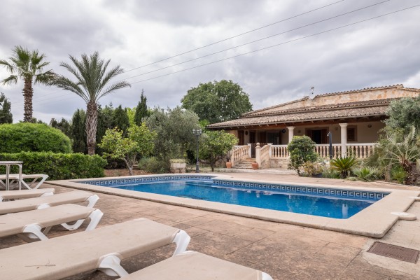 4 bedroom house for sale in Looseta