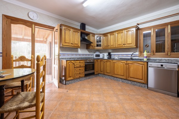 4 bedroom house for sale in Looseta