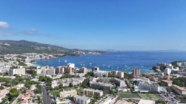 New two bedroom flat in 400m from the beach