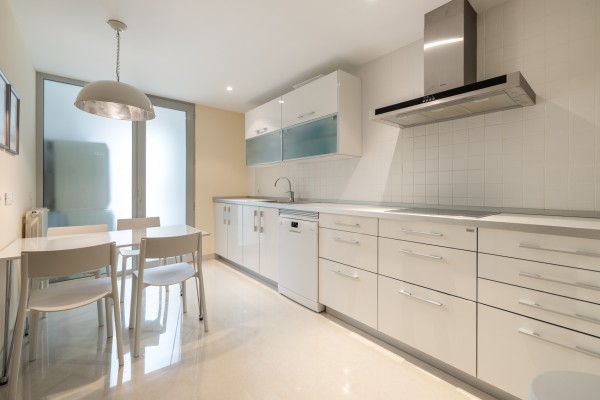 Amplio Apartamento de 3 Dormitorios en Floresta de Mar con Piscinas y Jardines