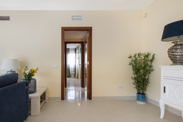 Amplio Apartamento de 3 Dormitorios en Floresta de Mar con Piscinas y Jardines