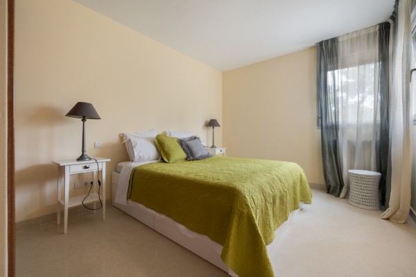 Amplio Apartamento de 3 Dormitorios en Floresta de Mar con Piscinas y Jardines