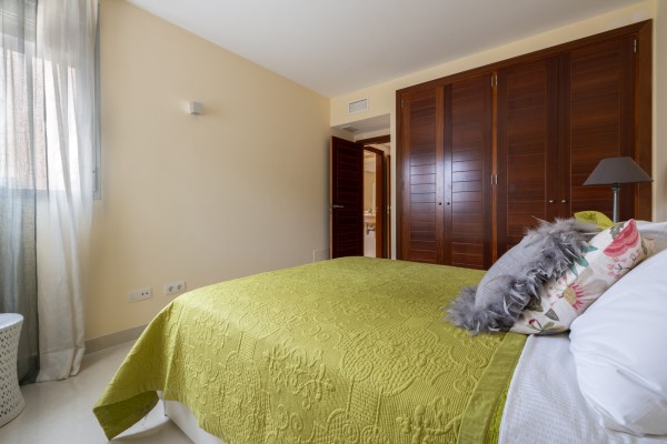 Amplio Apartamento de 3 Dormitorios en Floresta de Mar con Piscinas y Jardines