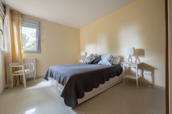 Amplio Apartamento de 3 Dormitorios en Floresta de Mar con Piscinas y Jardines