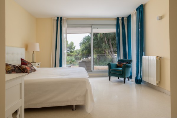 Amplio Apartamento de 3 Dormitorios en Floresta de Mar con Piscinas y Jardines