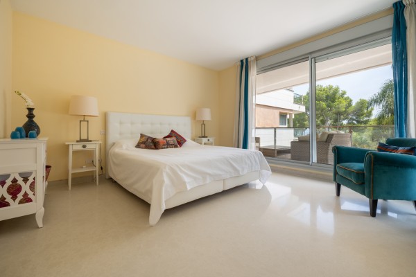 Amplio Apartamento de 3 Dormitorios en Floresta de Mar con Piscinas y Jardines