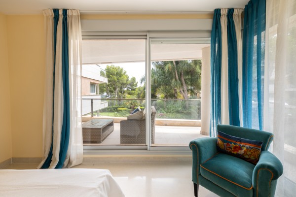 Amplio Apartamento de 3 Dormitorios en Floresta de Mar con Piscinas y Jardines