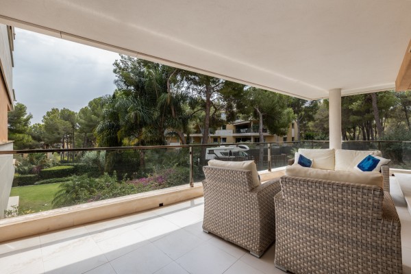 Amplio Apartamento de 3 Dormitorios en Floresta de Mar con Piscinas y Jardines