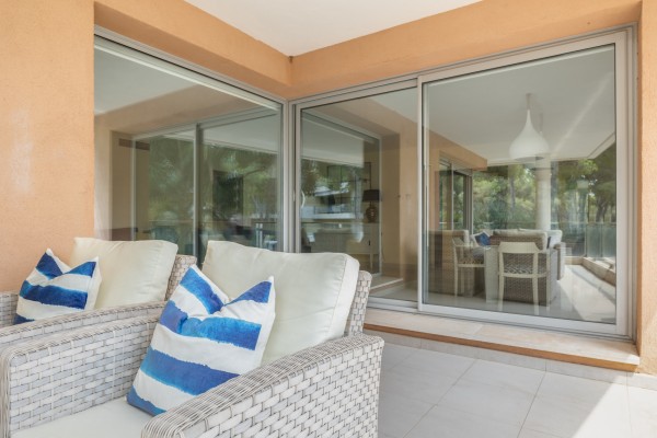 Amplio Apartamento de 3 Dormitorios en Floresta de Mar con Piscinas y Jardines