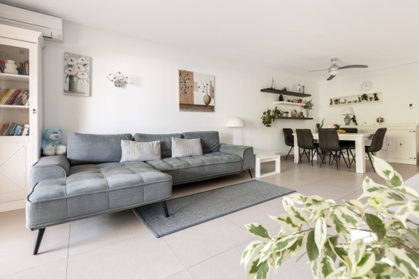 Mediterranes Wohnen in erster Meereslinie – Cala Vinyes