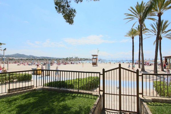 2-bedroom flat on the seafront in Port d'Alcudia