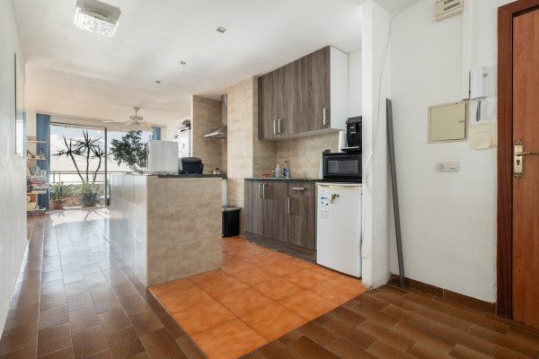 Apartamento con Vistas al Mar para Reformar en Illetas – Gran Oportunidad de Inversión