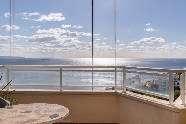 Apartamento con Vistas al Mar para Reformar en Illetas – Gran Oportunidad de Inversión
