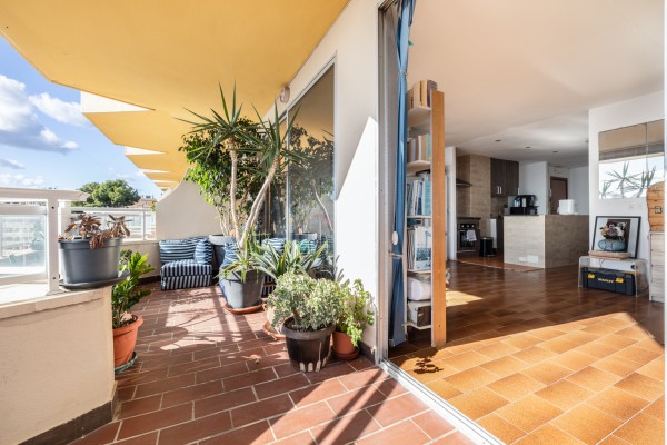Apartamento con Vistas al Mar para Reformar en Illetas – Gran Oportunidad de Inversión