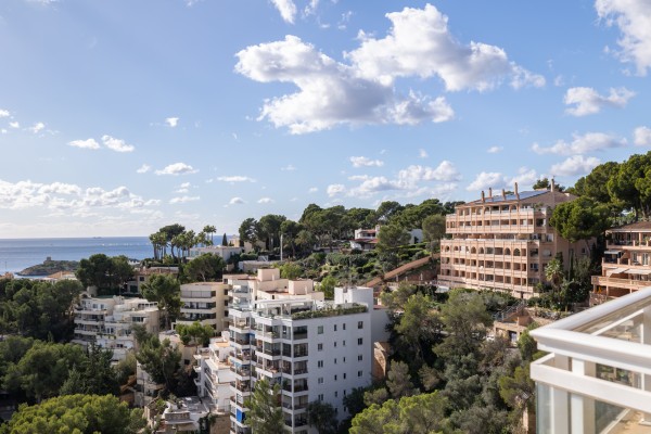 Apartamento con Vistas al Mar para Reformar en Illetas – Gran Oportunidad de Inversión