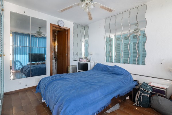 Apartamento con Vistas al Mar para Reformar en Illetas – Gran Oportunidad de Inversión