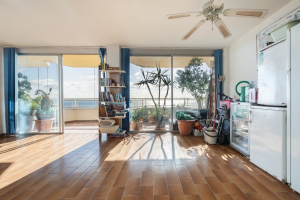 Apartamento con Vistas al Mar para Reformar en Illetas – Gran Oportunidad de Inversión