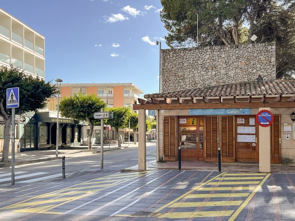 Acogedor apartamento semi-reformado en el centro de Santa Ponça con piscina y parking