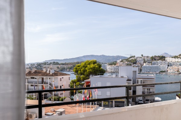 Acogedor apartamento en el centro de Santa Ponça con piscina y parking