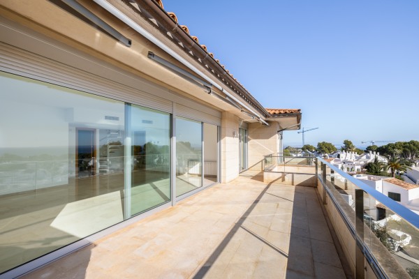 Rare Penthouse with Private Rooftop & Sea Views
