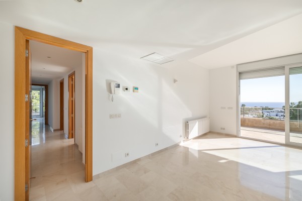 Rare Penthouse with Private Rooftop & Sea Views