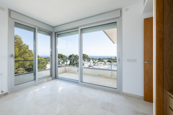 Rare Penthouse with Private Rooftop & Sea Views