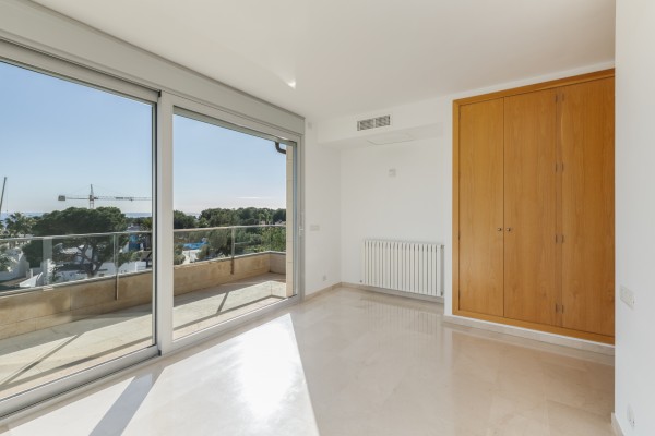 Rare Penthouse with Private Rooftop & Sea Views