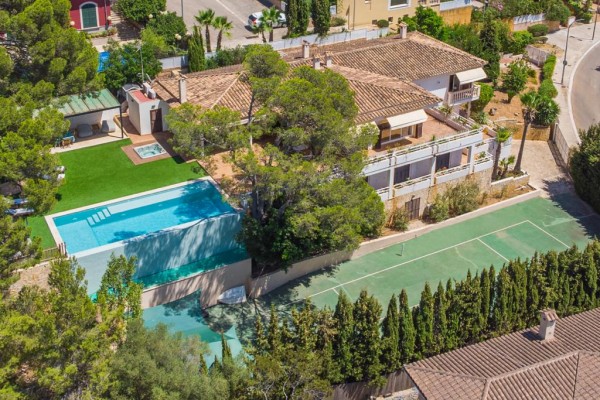 House with golf and mountain views for sale in Son Vida