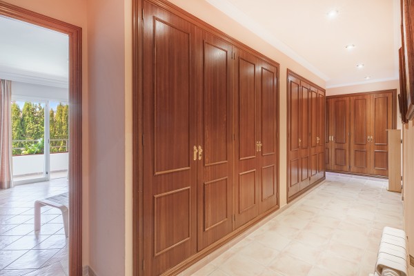 House with golf and mountain views for sale in Son Vida