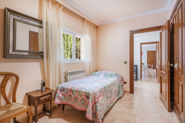 House with golf and mountain views for sale in Son Vida