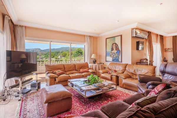 House with golf and mountain views for sale in Son Vida