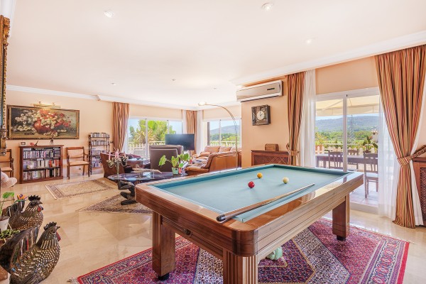 House with golf and mountain views for sale in Son Vida