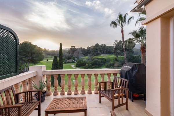 Penthouse with Golf Views and Sunny Terrace in Bendinat