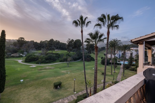 Penthouse with Golf Views and Sunny Terrace in Bendinat