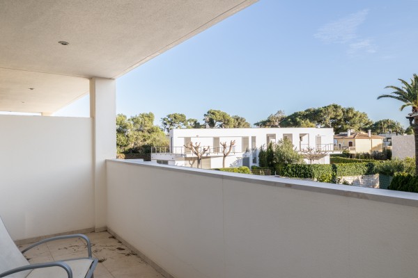 Townhouse Villa with Private Garden and Garage near Playa de Muro