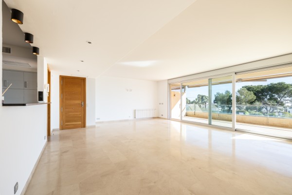 Exclusive apartment with partial sea views and private garage