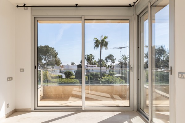 Exclusive apartment with partial sea views and private garage