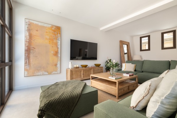 Эксклюзивный новый дом с бассейном в самом сердце Villafranca de Bonany