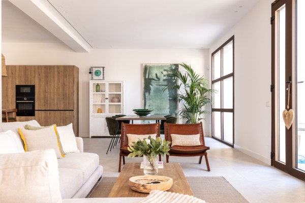 Эксклюзивный новый дом с бассейном в самом сердце Villafranca de Bonany