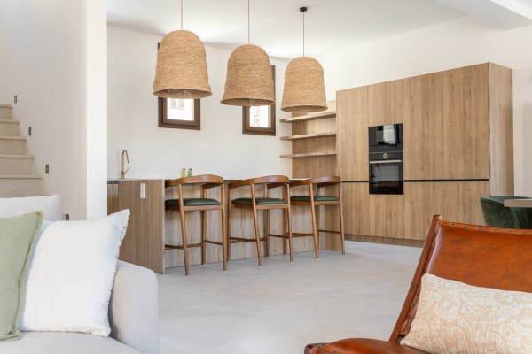 Эксклюзивный новый дом с бассейном в самом сердце Villafranca de Bonany