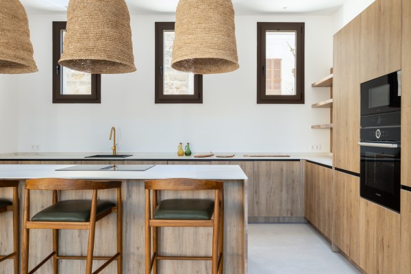 Эксклюзивный новый дом с бассейном в самом сердце Villafranca de Bonany