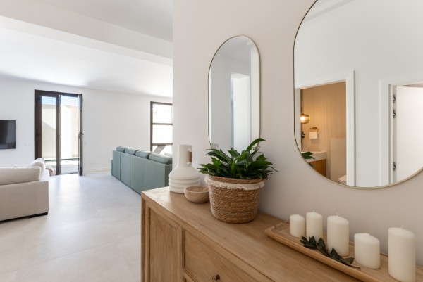 Эксклюзивный новый дом с бассейном в самом сердце Villafranca de Bonany